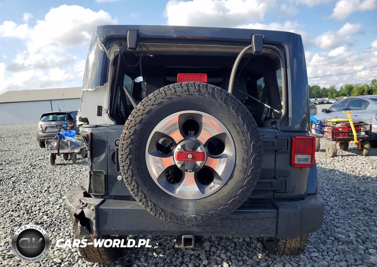 2017 Jeep Wrangler Unlimited Sahara VIN:1C4BJWEGXHL537127 - 6