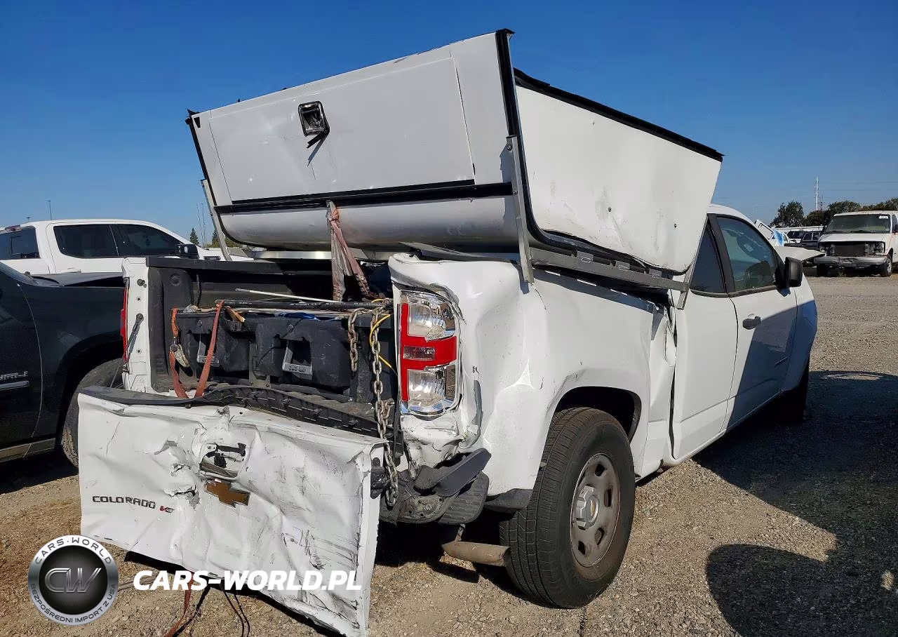 2018 Chevrolet Colorado VIN:1GCHSBEN0J1237712 - 3