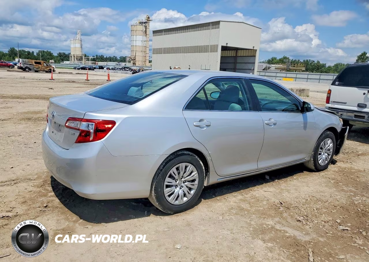 2014 Toyota Camry Le VIN:4T4BF1FKXER338271 - 3