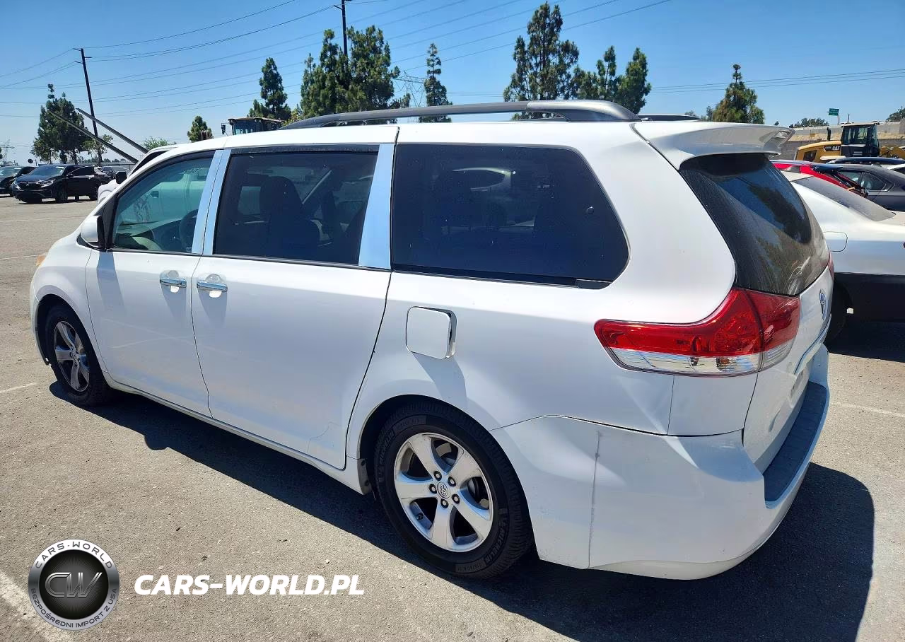 2014 Toyota Sienna Le VIN:5TDKK3DC2ES500285 - 2