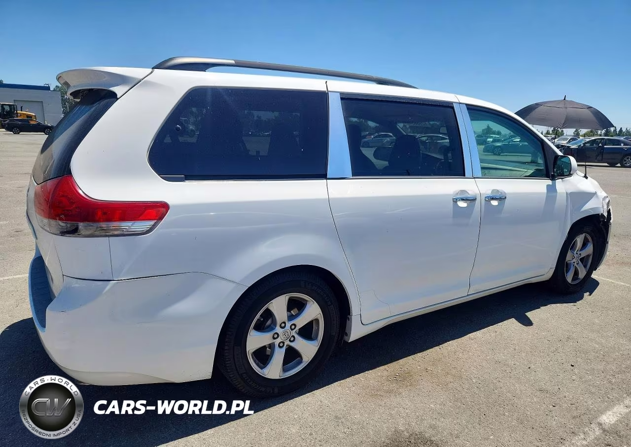 2014 Toyota Sienna Le VIN:5TDKK3DC2ES500285 - 3