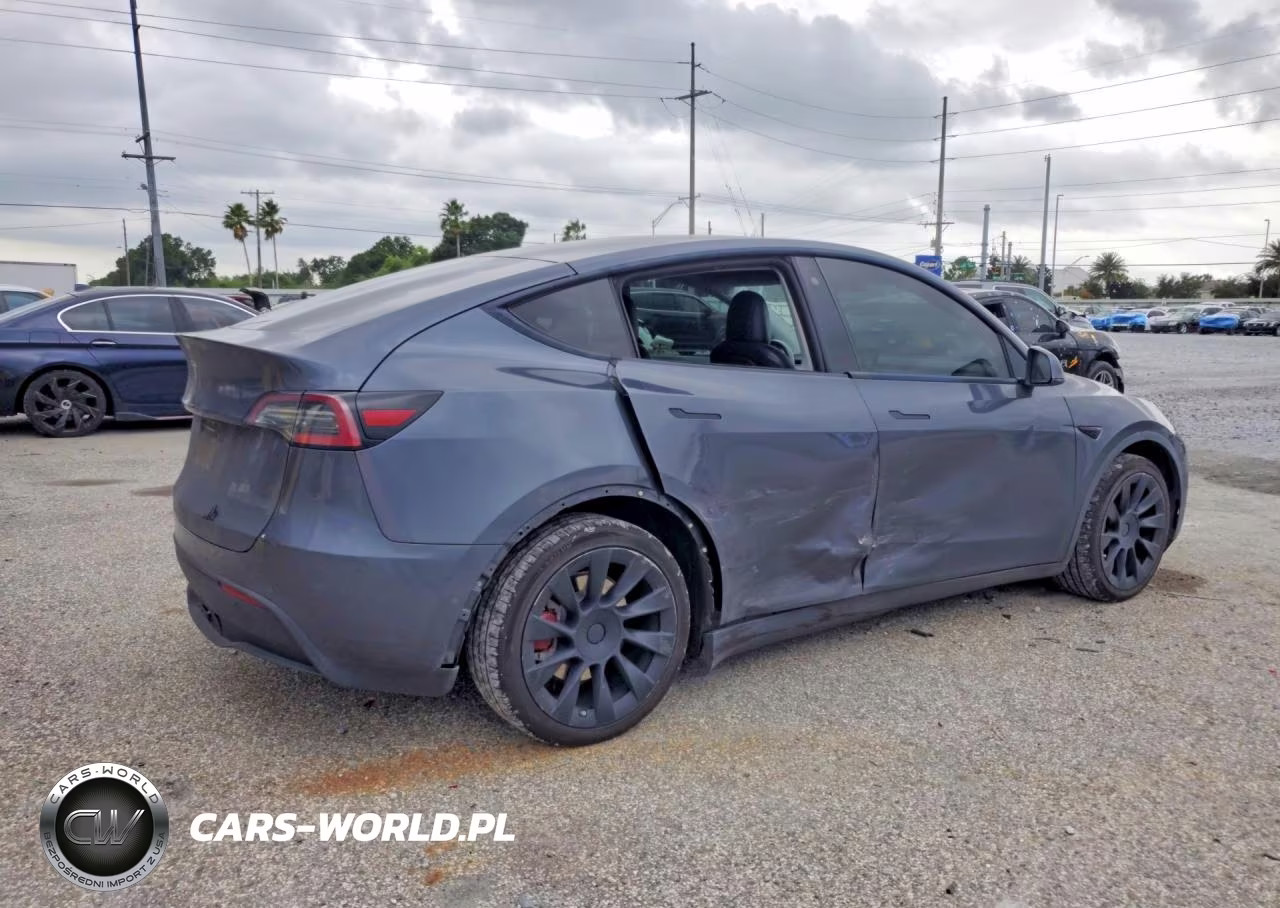 2020 Tesla Model Y VIN:5YJYGDEE9LF012759 - 3