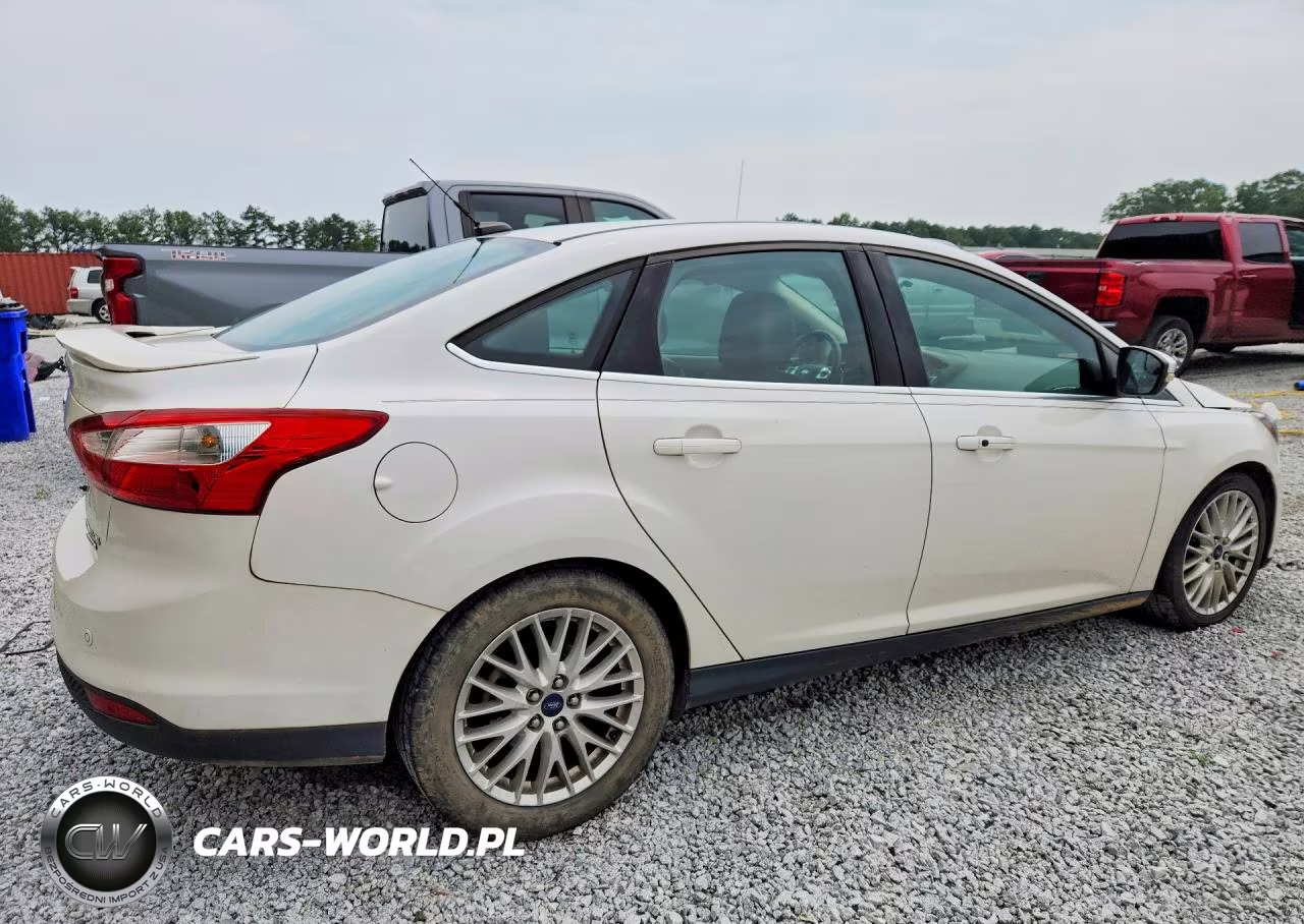 2014 Ford Focus Titanium VIN:1FADP3J25EL297907 - 3