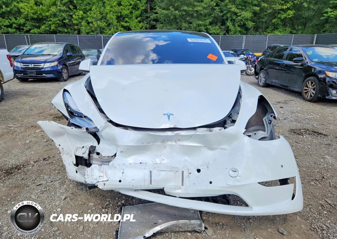 2020 Tesla Model Y VIN:5YJYGDEE8LF040598 - 5