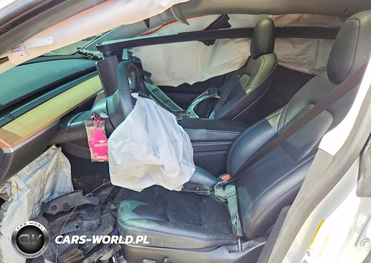 2020 Tesla Model Y VIN:5YJYGDEE8LF040598 - 7