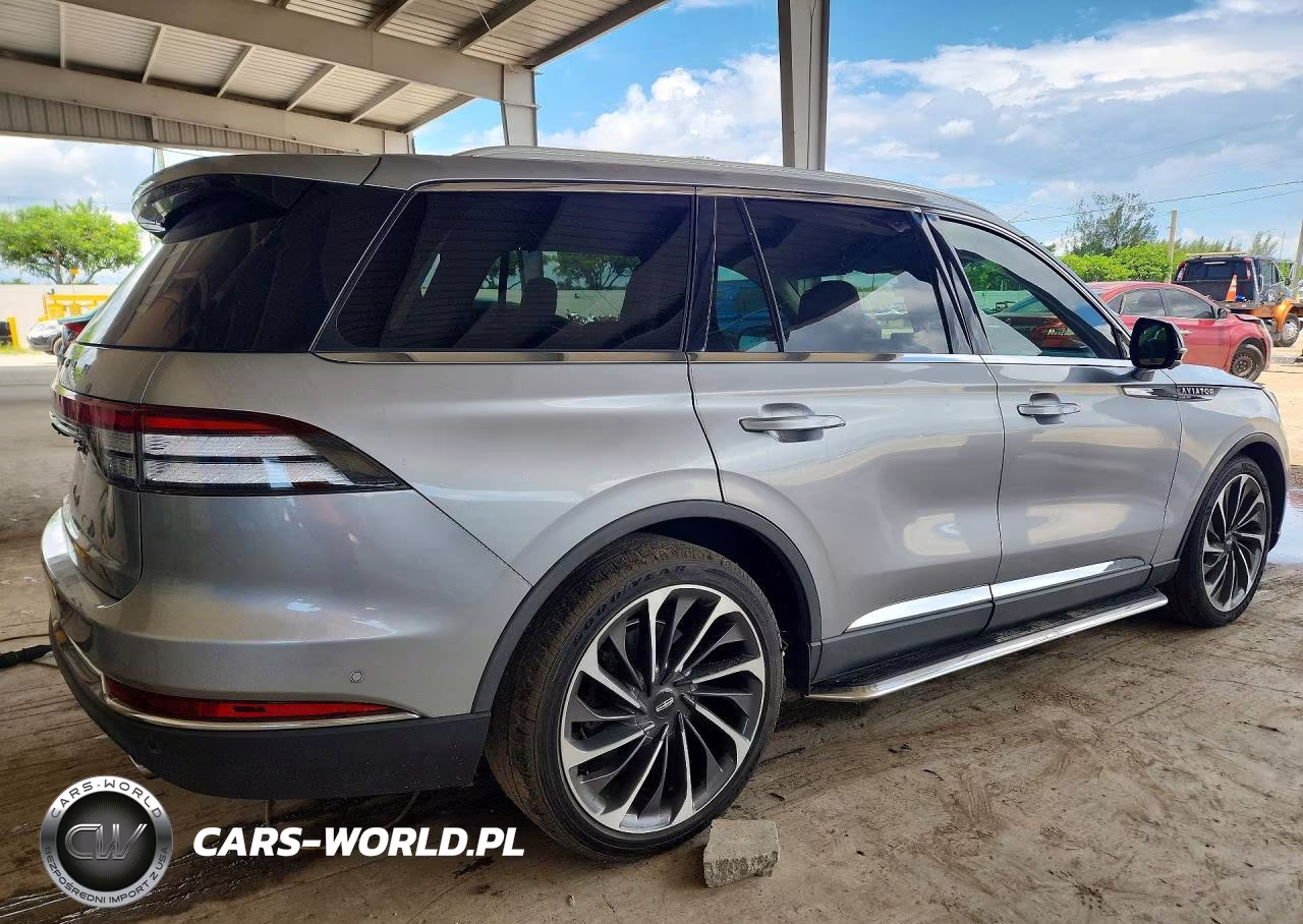 2020 Lincoln Aviator Reserve VIN:5LM5J7WCXLGL23845 - 3