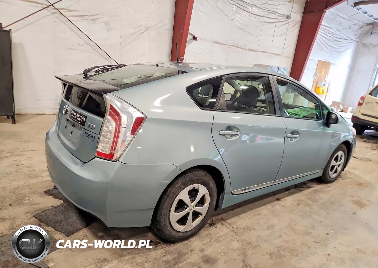 2014 Toyota Prius Two VIN:JTDKN3DU1E1739193 - 3
