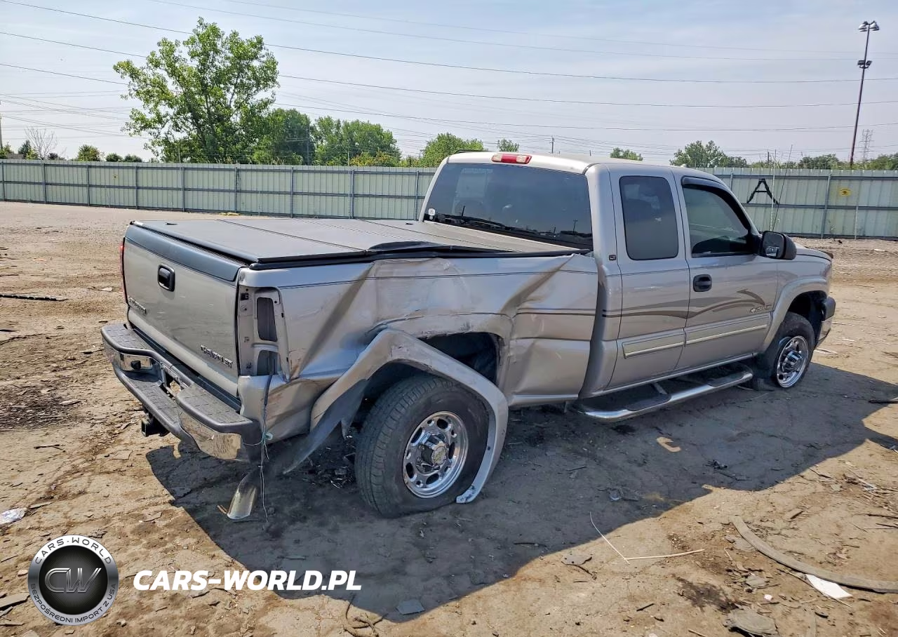 2005 Chevrolet Silverado C2500 Heavy Duty VIN:1GCHC29U35E102186 - 3