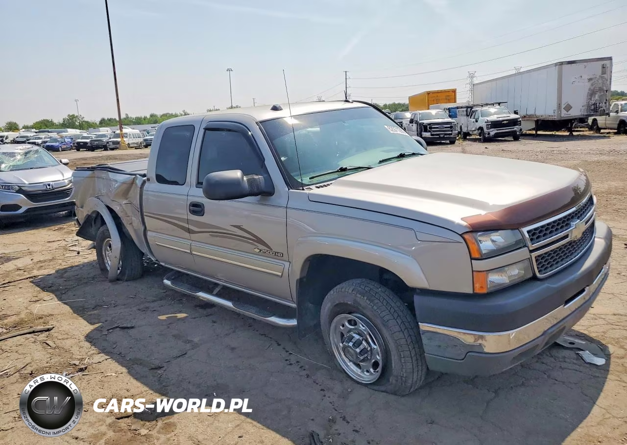 2005 Chevrolet Silverado C2500 Heavy Duty VIN:1GCHC29U35E102186 - 4