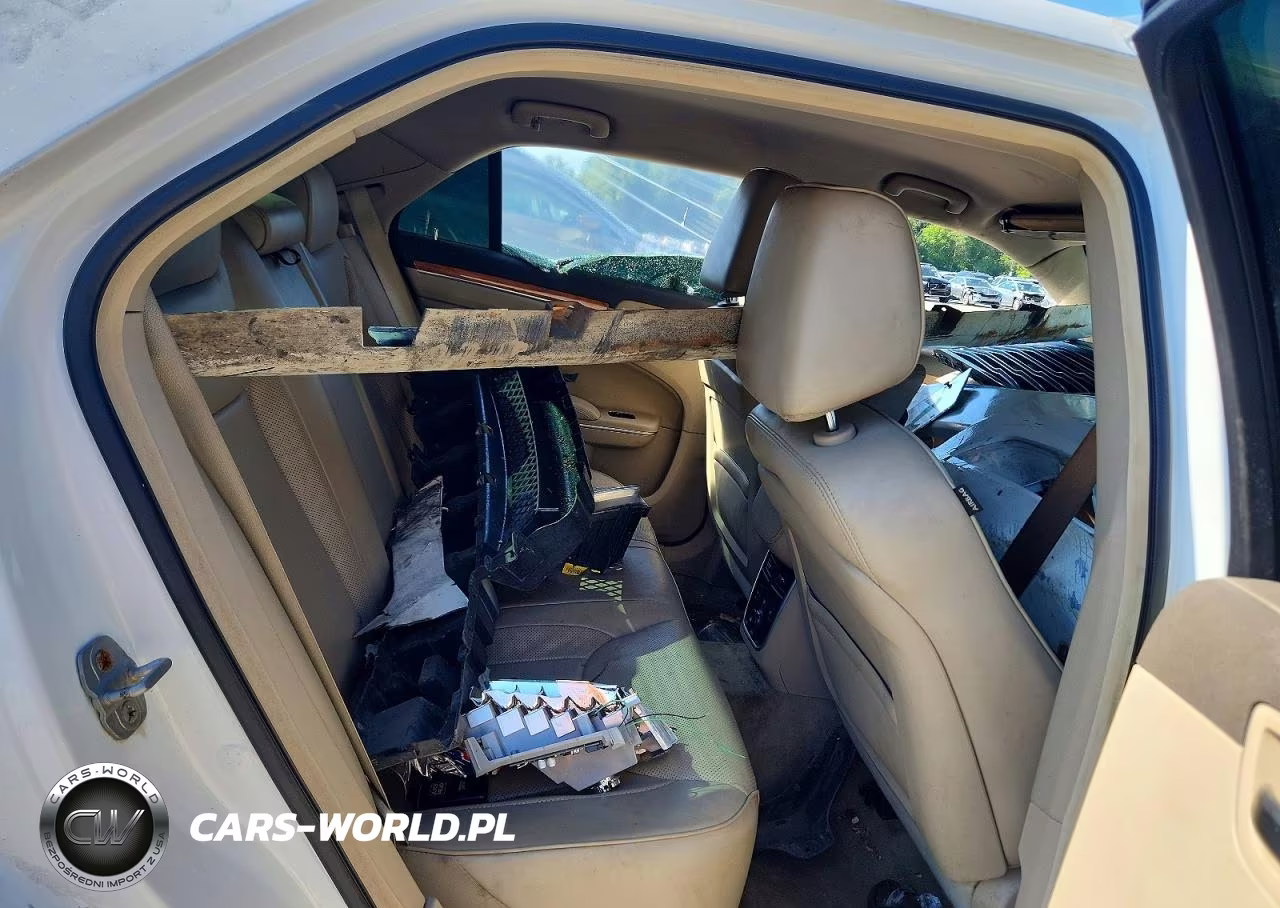 2014 Chrysler 300C VIN:2C3CCAKGXEH260403 - 10