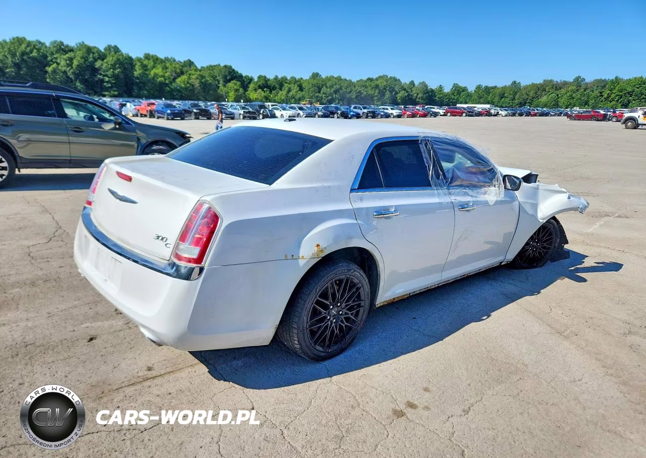 2014 Chrysler 300C VIN:2C3CCAKGXEH260403 - 3