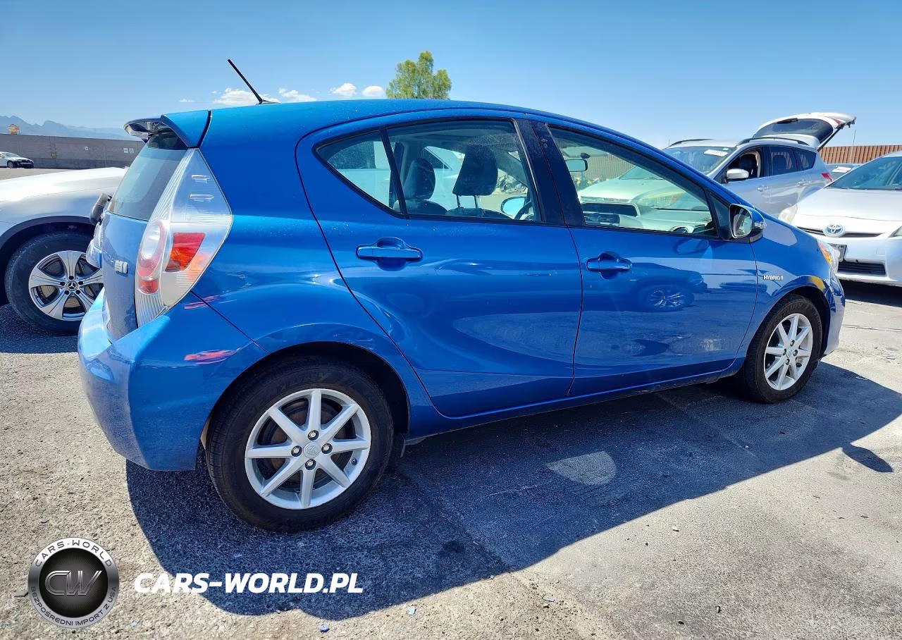 2014 Toyota Prius C Four VIN:JTDKDTB35E1066826 - 3