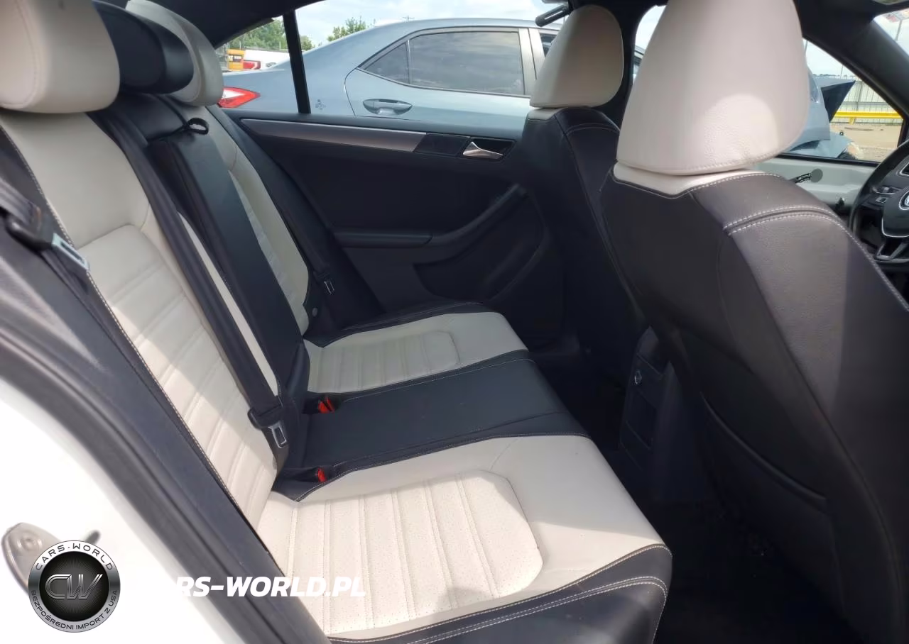 2016 Volkswagen Jetta Sport VIN:3VWD17AJ7GM370000 - 10