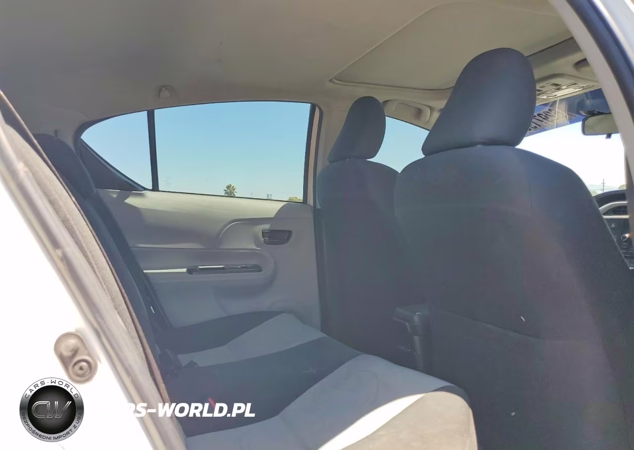 2012 Toyota Prius C Three VIN:JTDKDTB34C1021843 - 10