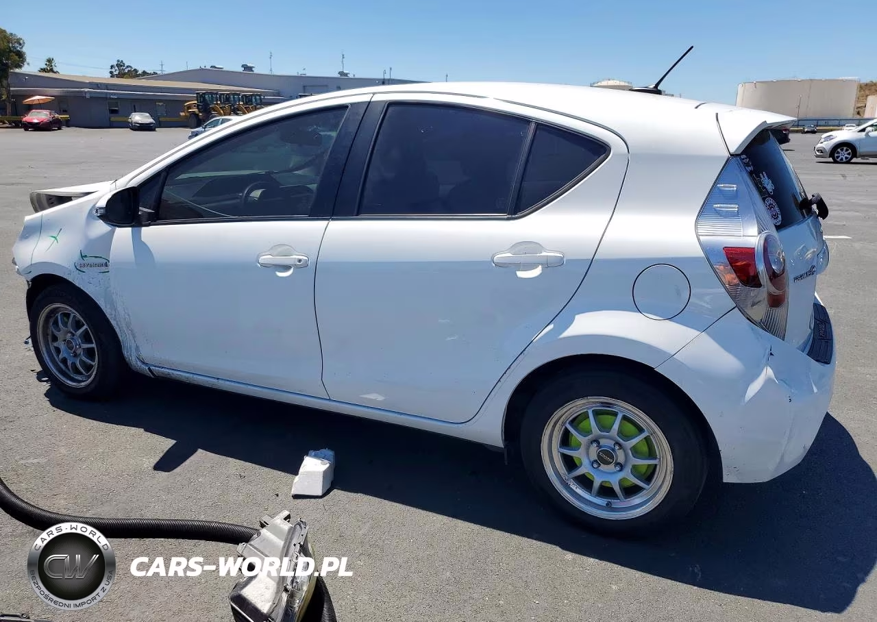 2012 Toyota Prius C Three VIN:JTDKDTB34C1021843 - 2