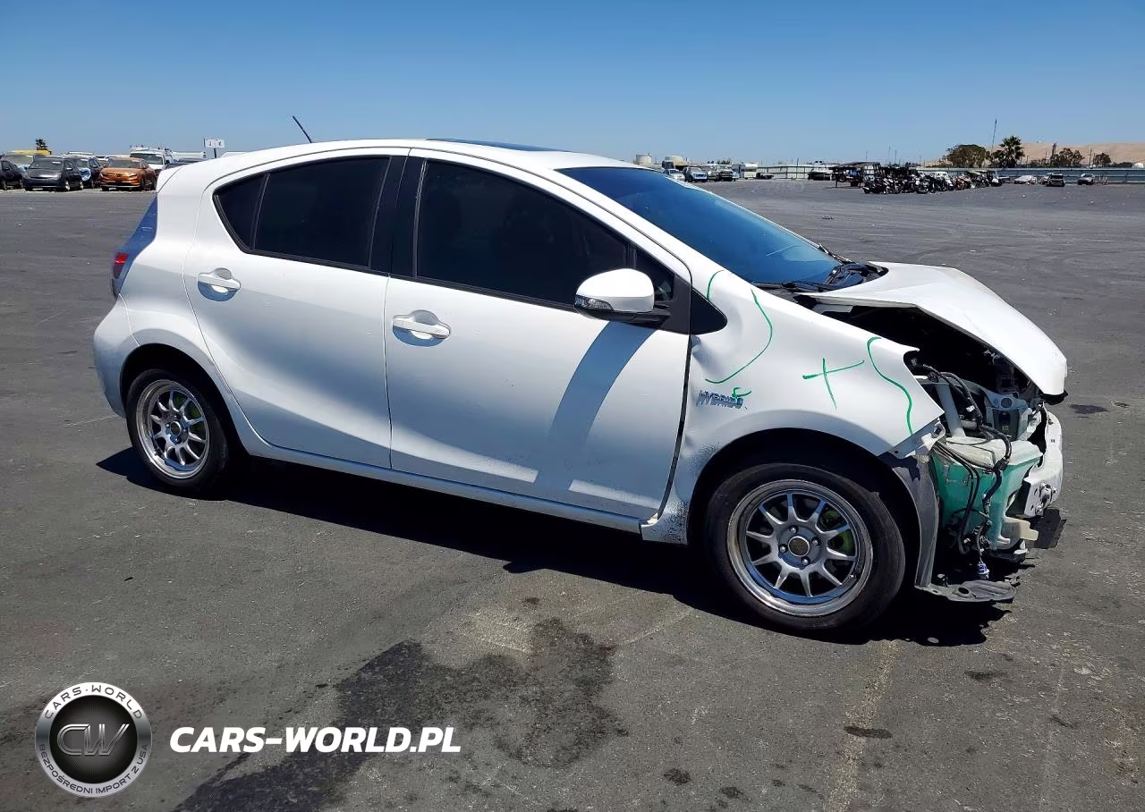 2012 Toyota Prius C Three VIN:JTDKDTB34C1021843 - 4