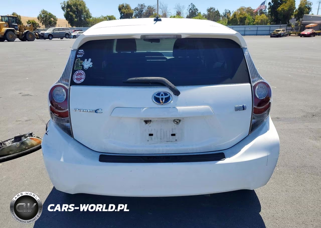2012 Toyota Prius C Three VIN:JTDKDTB34C1021843 - 6
