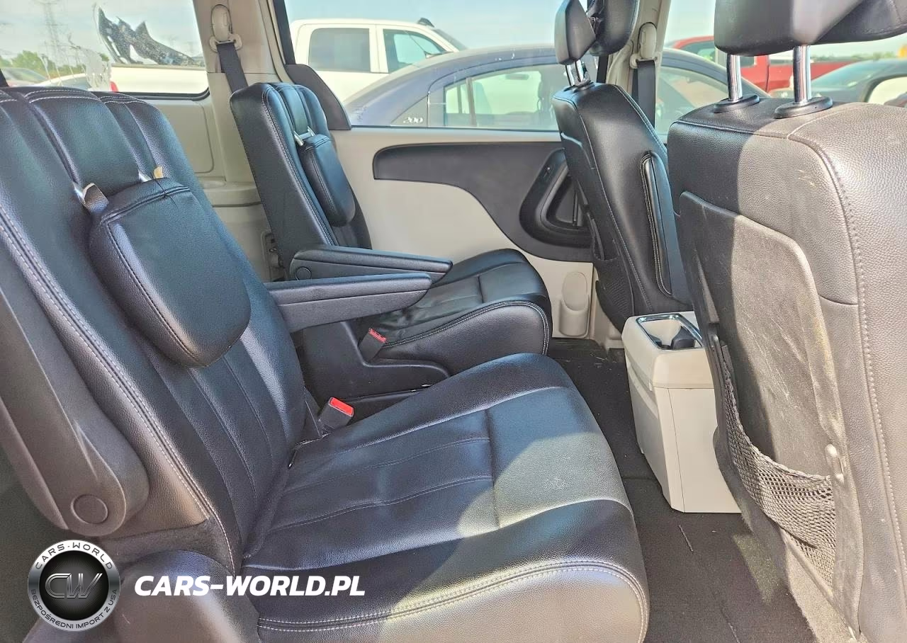 2015 Chrysler Town & Country Touring VIN:2C4RC1BG8FR577033 - 10