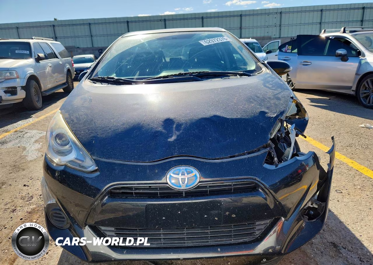 2015 Toyota Prius C Three VIN:JTDKDTB37F1108625 - 5