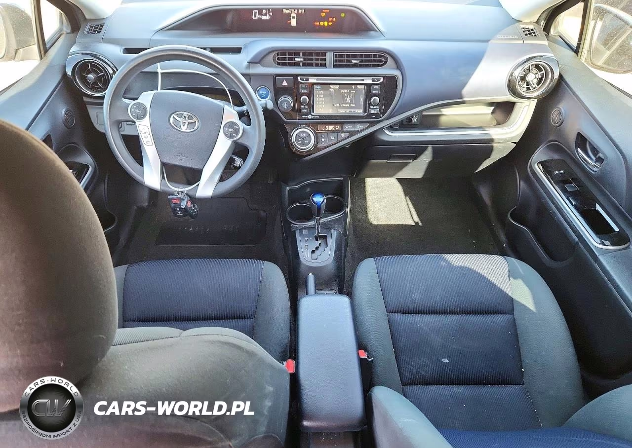 2015 Toyota Prius C Three VIN:JTDKDTB37F1108625 - 8