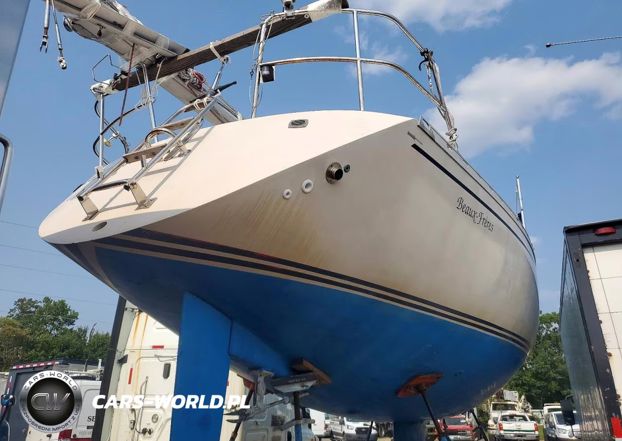 1981 Beneteau Sail Boat First 32 VIN:BEY001700681 - 4