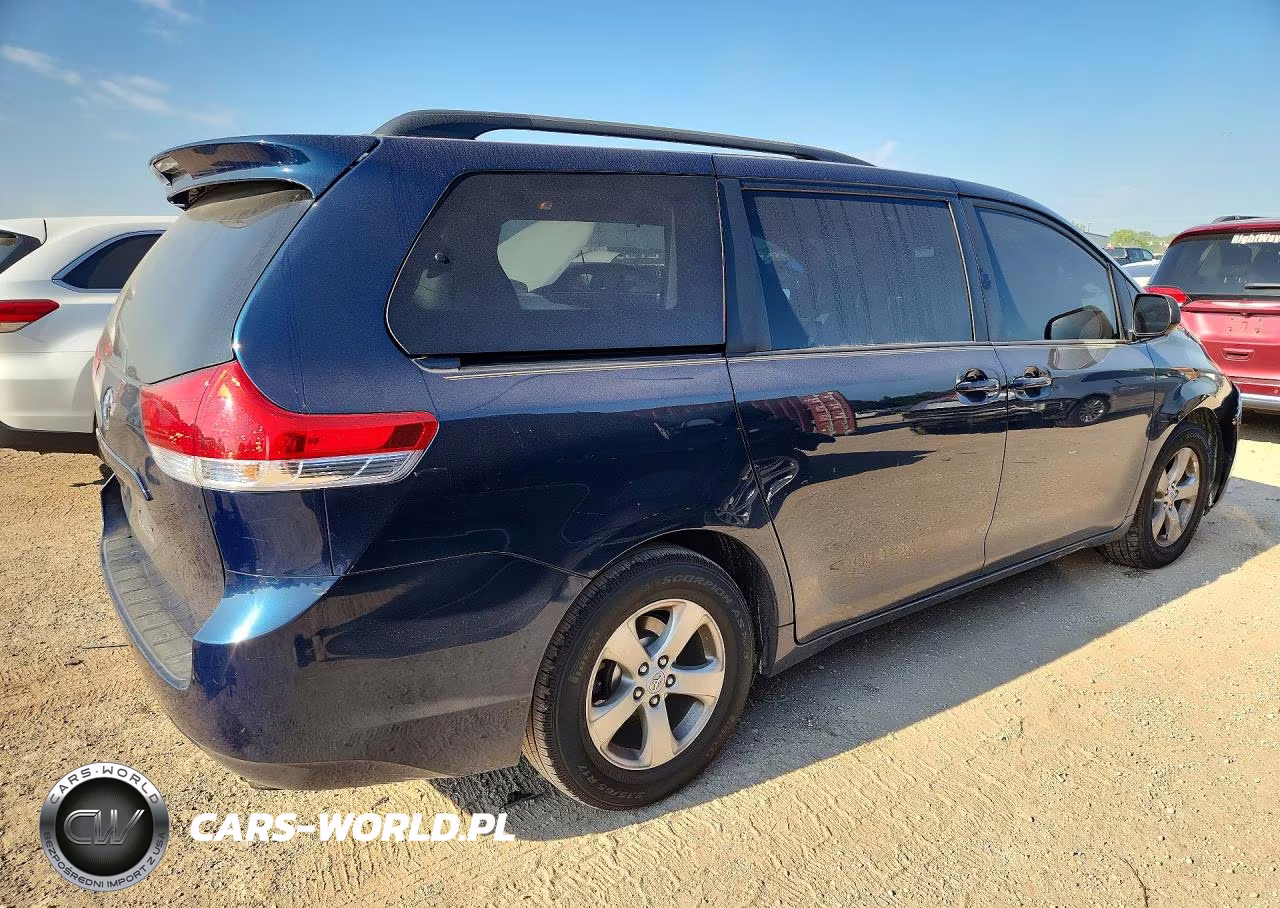 2011 Toyota Sienna Le VIN:5TDKK3DC5BS045654 - 3