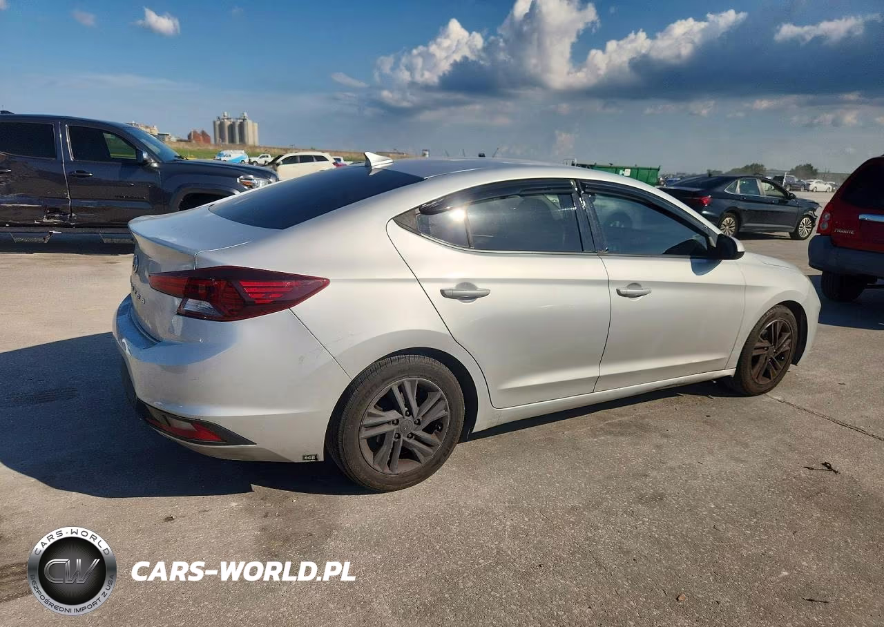 2019 Hyundai Elantra Sel VIN:5NPD84LF3KH419337 - 3