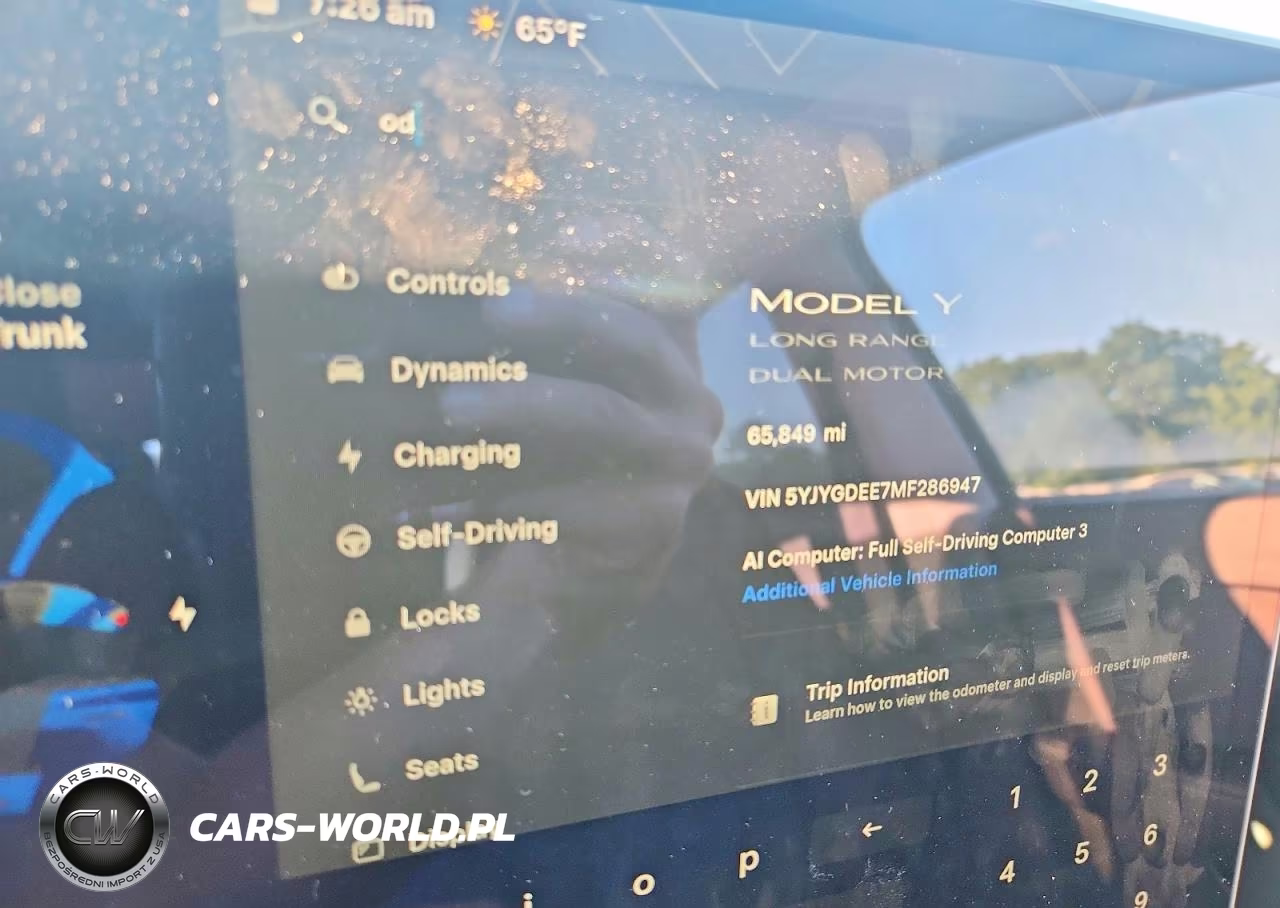 2021 Tesla Model Y VIN:5YJYGDEE7MF286947 - 9