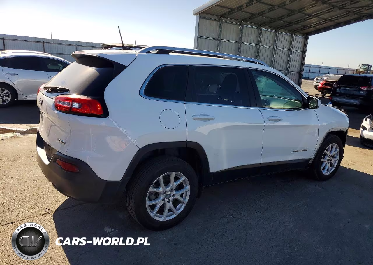 2016 Jeep Cherokee Latitude VIN:1C4PJLCB3GW258420 - 3