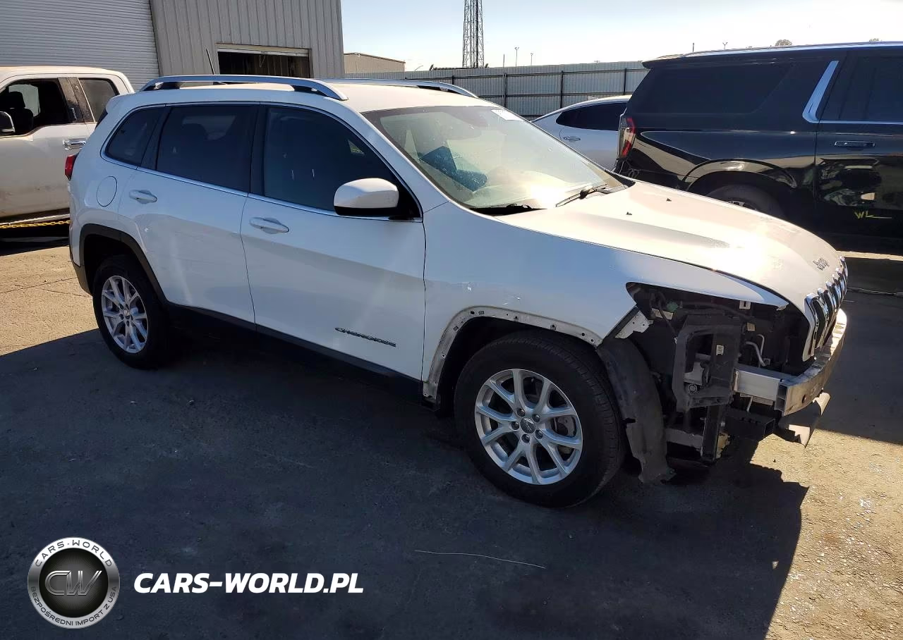 2016 Jeep Cherokee Latitude VIN:1C4PJLCB3GW258420 - 4