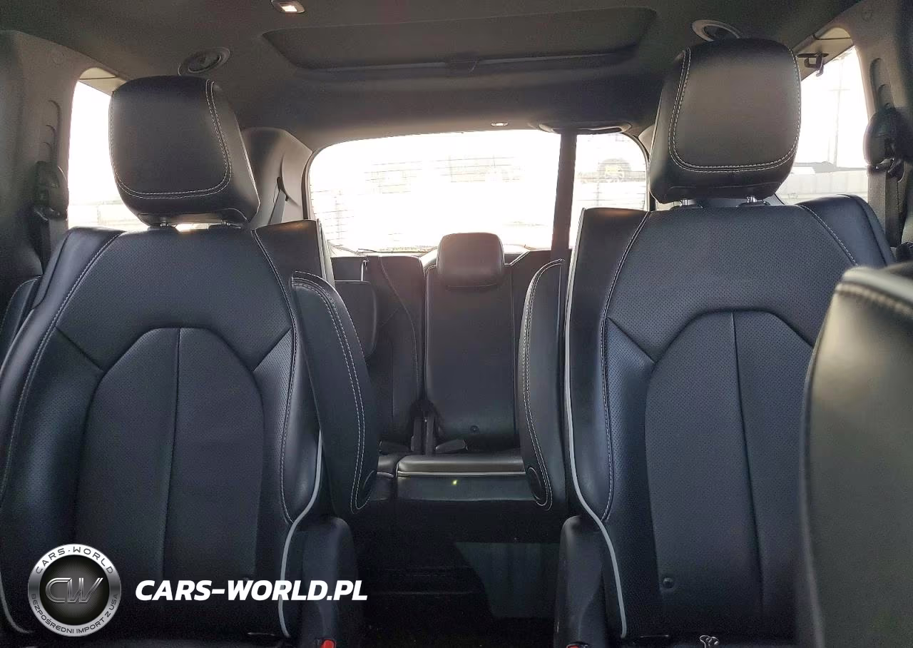 2020 Chrysler Pacifica Hybrid Limited VIN:2C4RC1N78LR263292 - 10