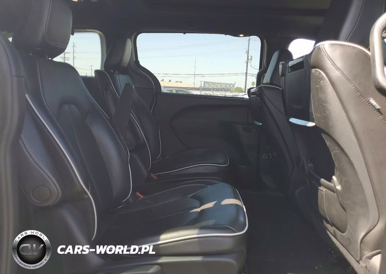 2020 Chrysler Pacifica Hybrid Limited VIN:2C4RC1N78LR263292 - 11