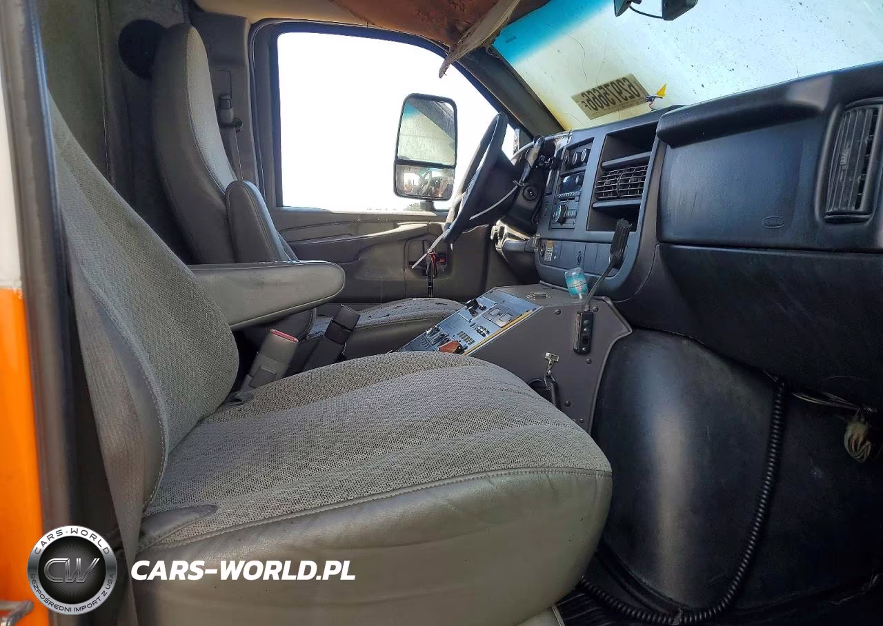 2009 Chevrolet Express G3500 VIN:1GBJG316391173138 - 11