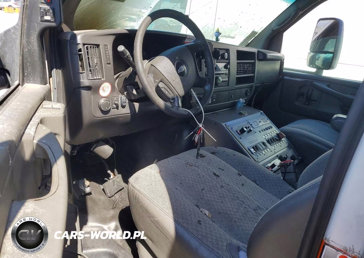 2009 Chevrolet Express G3500 VIN:1GBJG316391173138 - 8