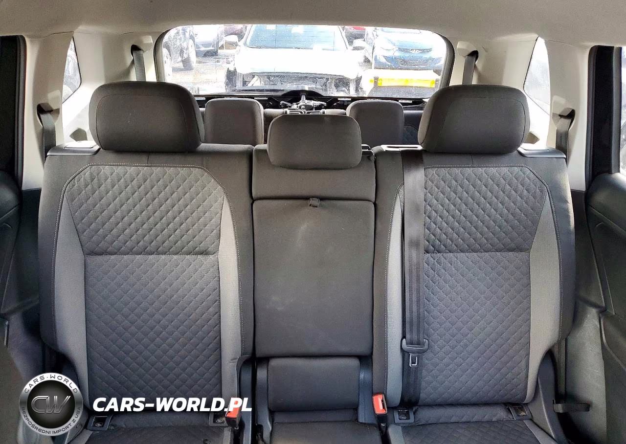 2018 Volkswagen Tiguan S VIN:3VV1B7AX2JM030992 - 10