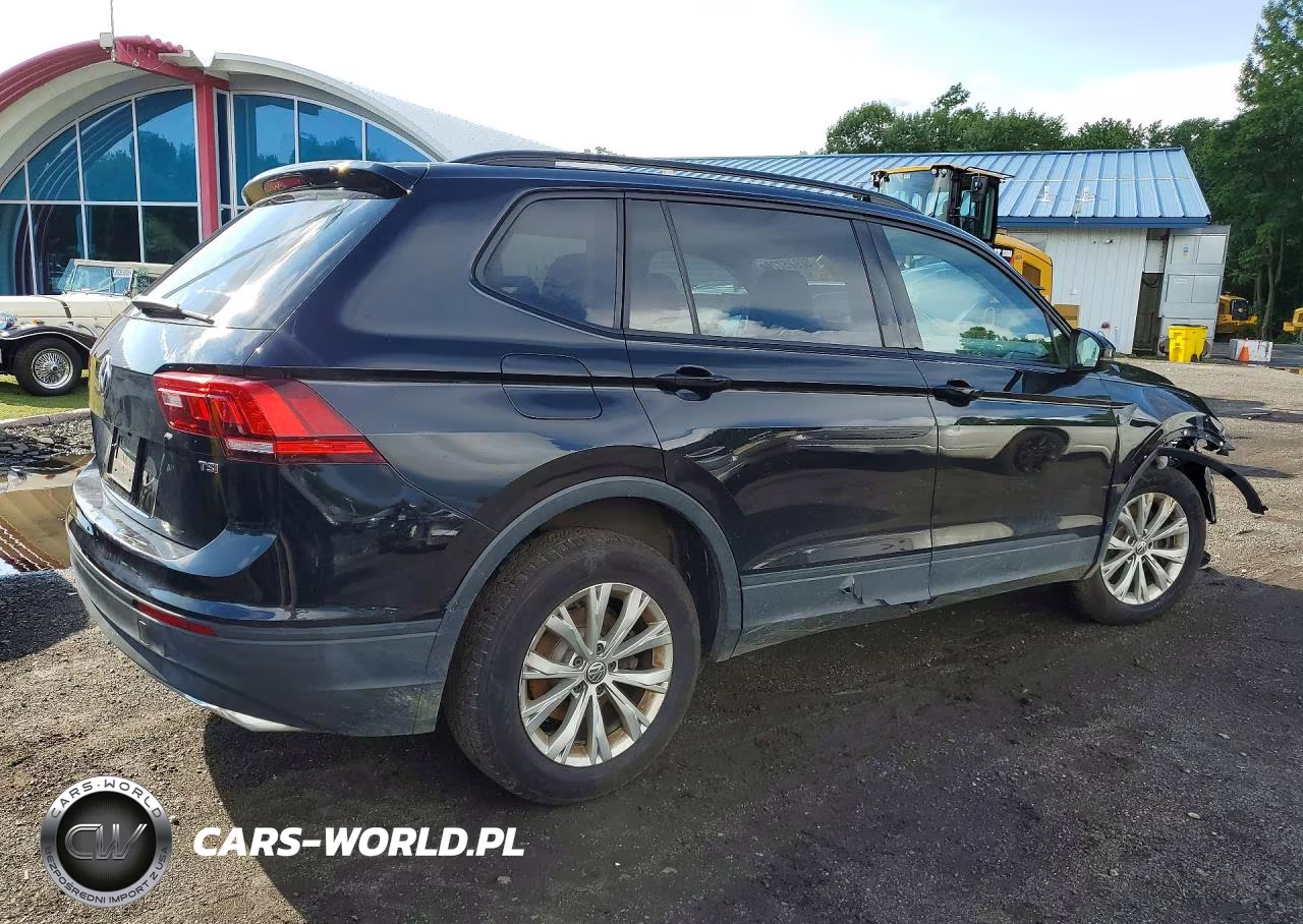 2018 Volkswagen Tiguan S VIN:3VV1B7AX2JM030992 - 3