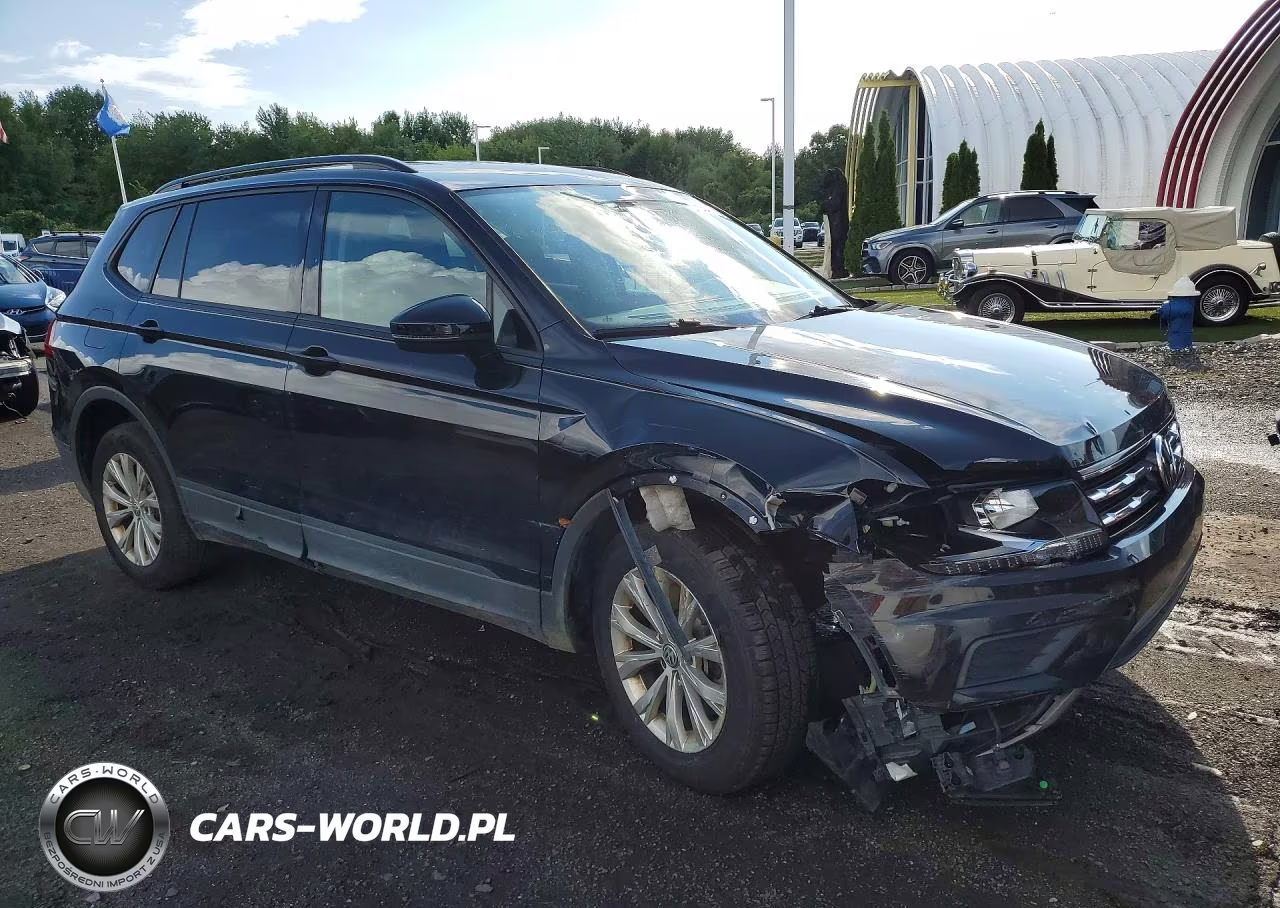 2018 Volkswagen Tiguan S VIN:3VV1B7AX2JM030992 - 4