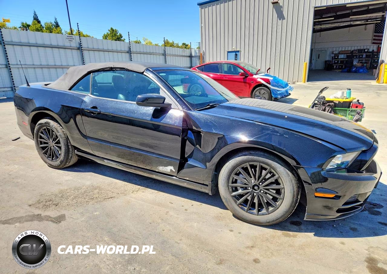 2013 Ford Mustang VIN:1ZVBP8EM9D5211203 - 4