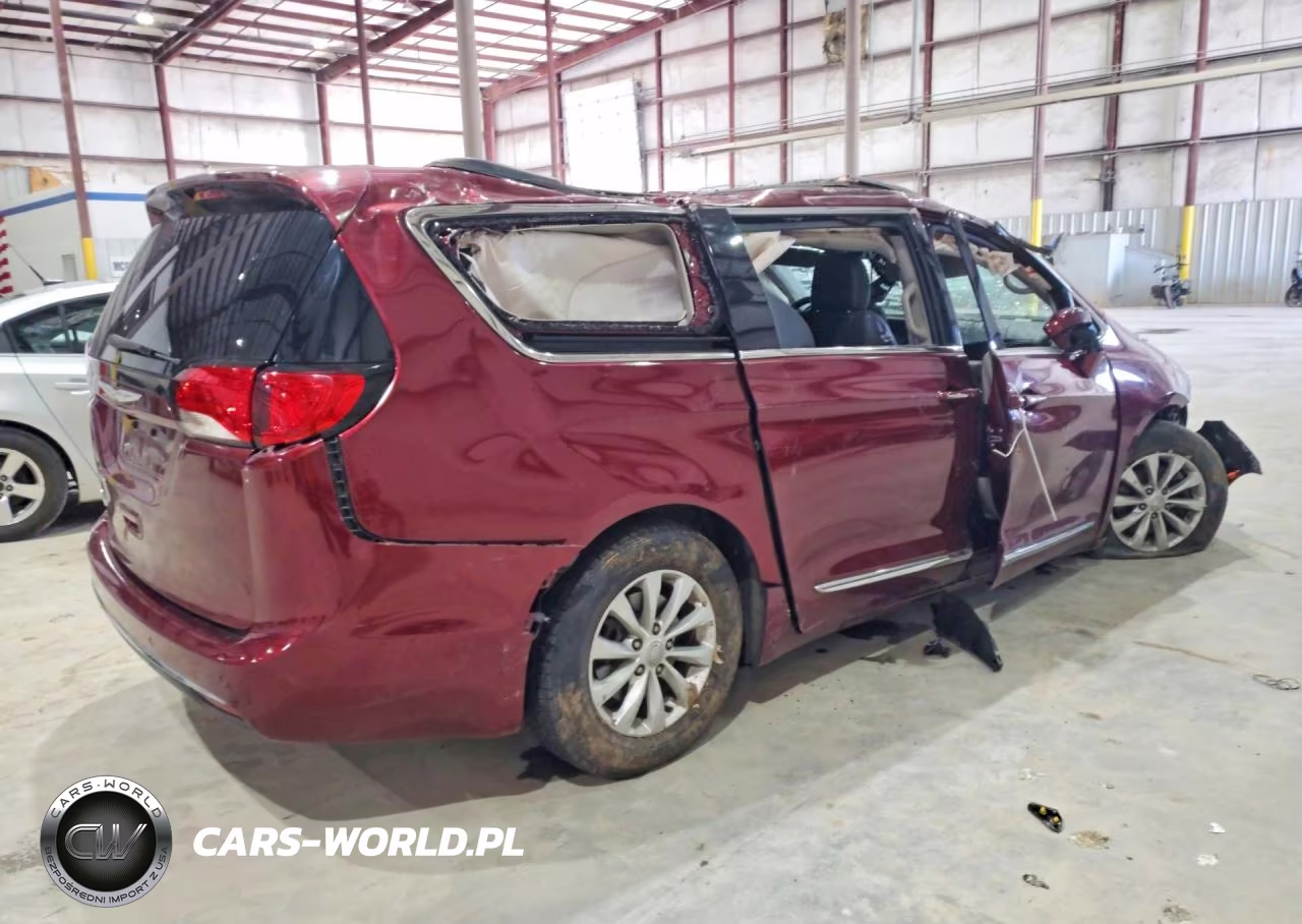 2017 Chrysler Pacifica Touring L VIN:2C4RC1BG4HR524302 - 3