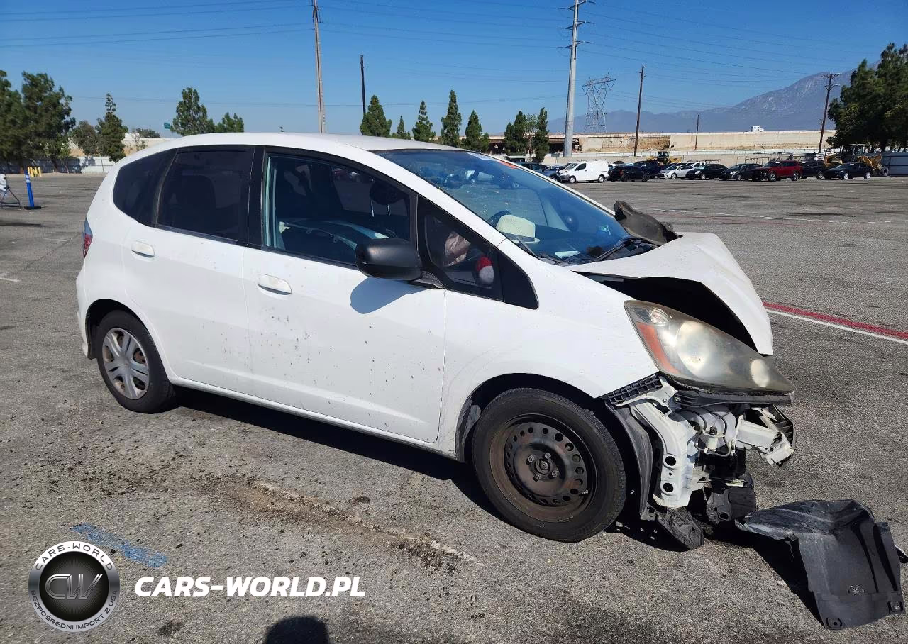 2011 Honda Fit VIN:JHMGE8H34BS011859 - 4