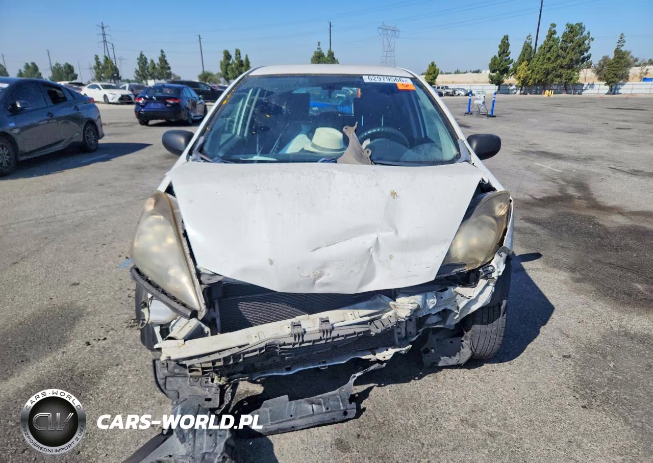 2011 Honda Fit VIN:JHMGE8H34BS011859 - 5