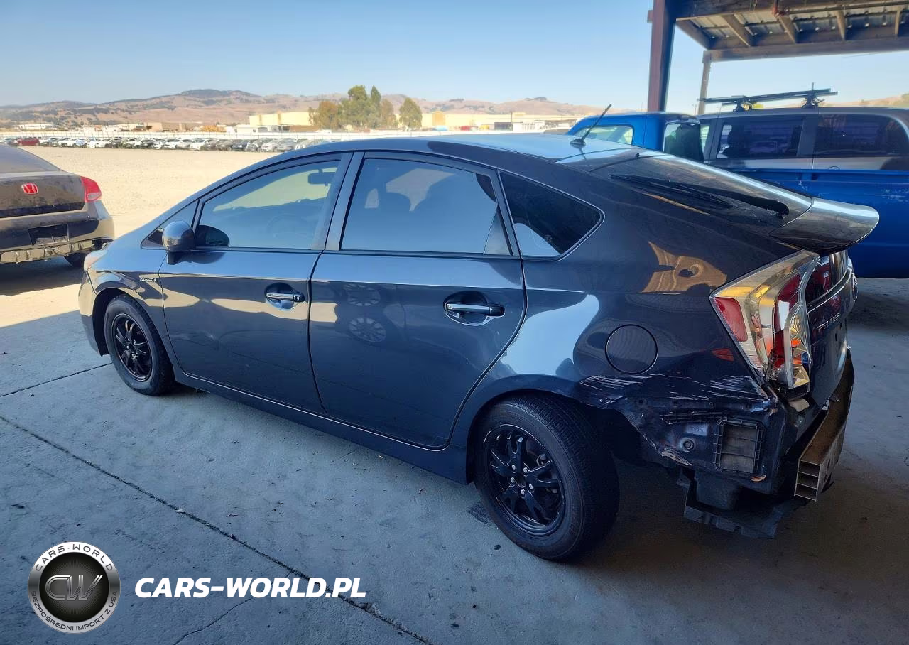 2015 Toyota Prius Two VIN:JTDKN3DUXF0472949 - 2