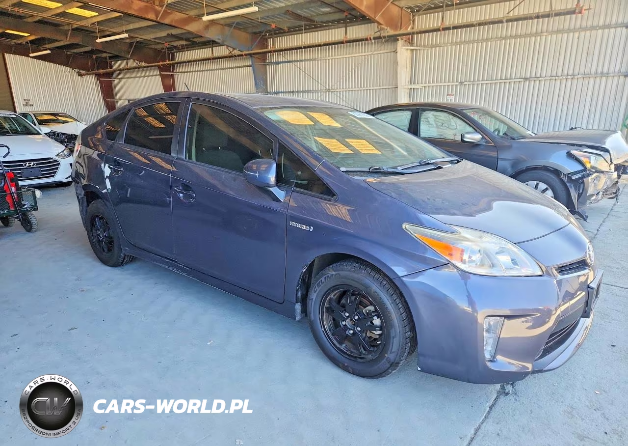 2015 Toyota Prius Two VIN:JTDKN3DUXF0472949 - 4