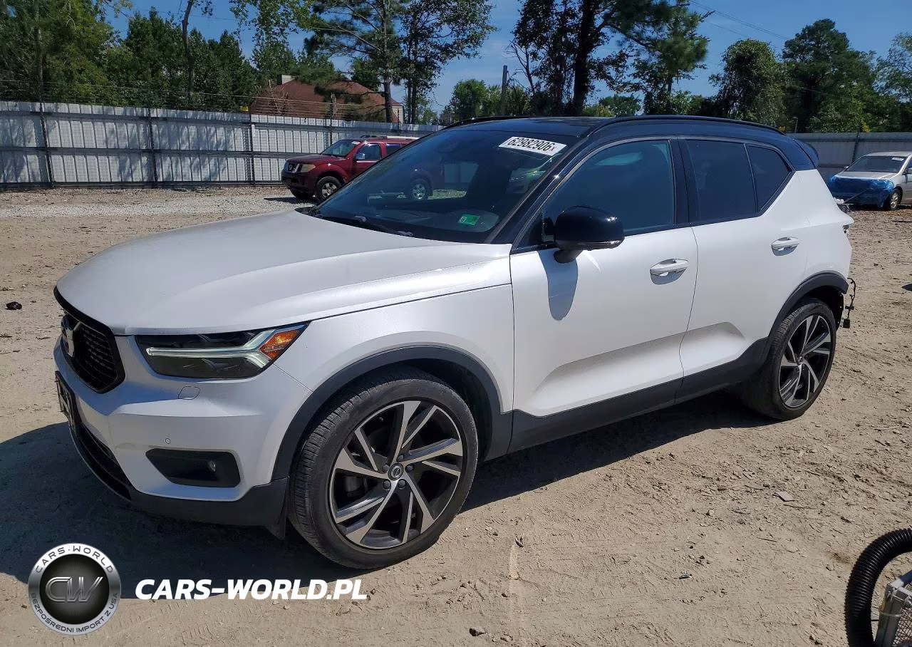 2022 Volvo Xc40 T5 R-Design – zdjęcie 1 z 12