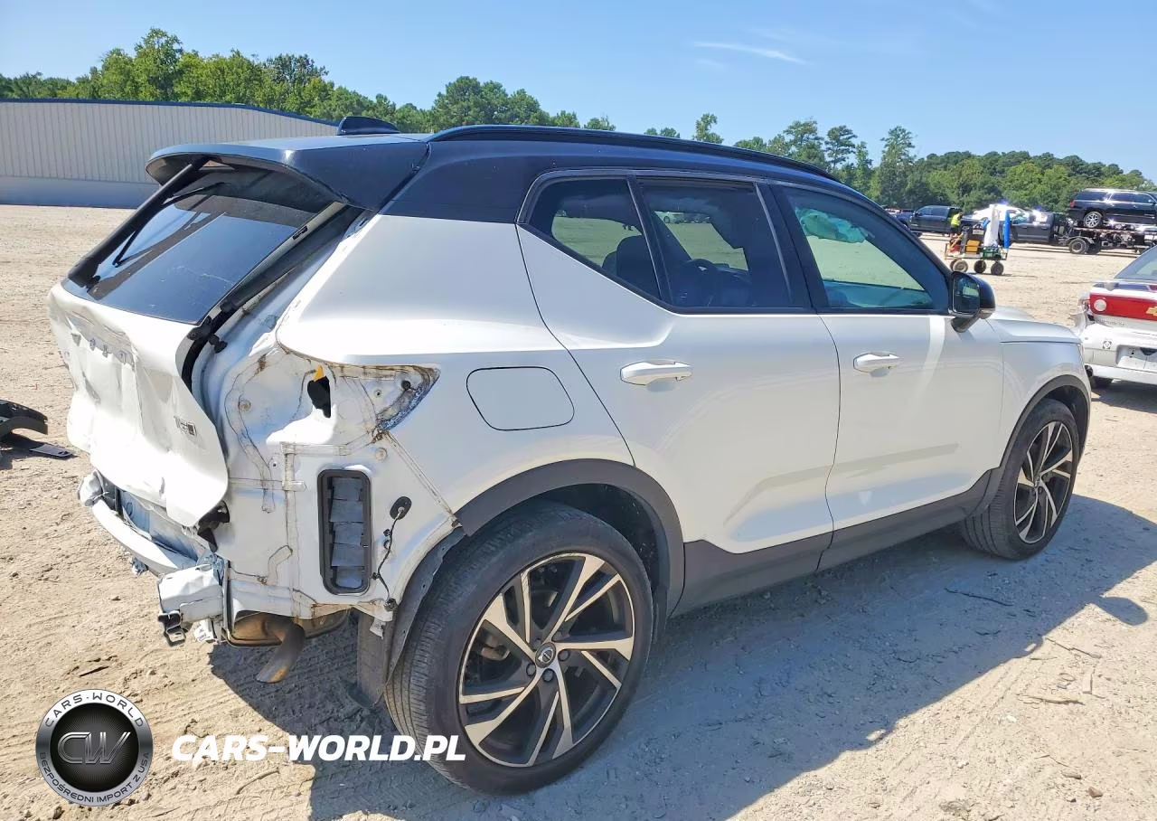 2022 Volvo Xc40 T5 R-Design VIN:YV4162UM2N2644717 - 3