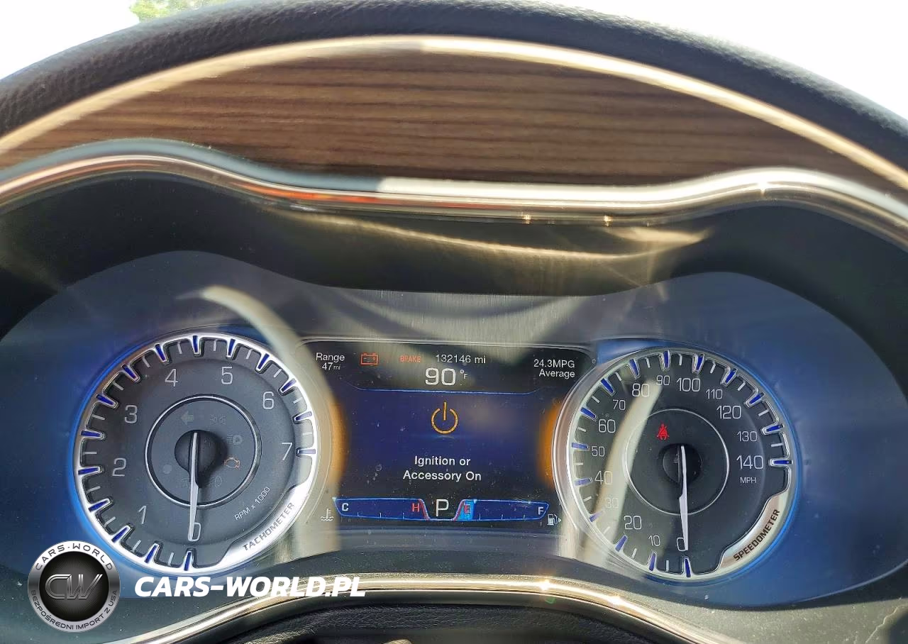 2015 Chrysler 200 C VIN:1C3CCCCG6FN661403 - 9