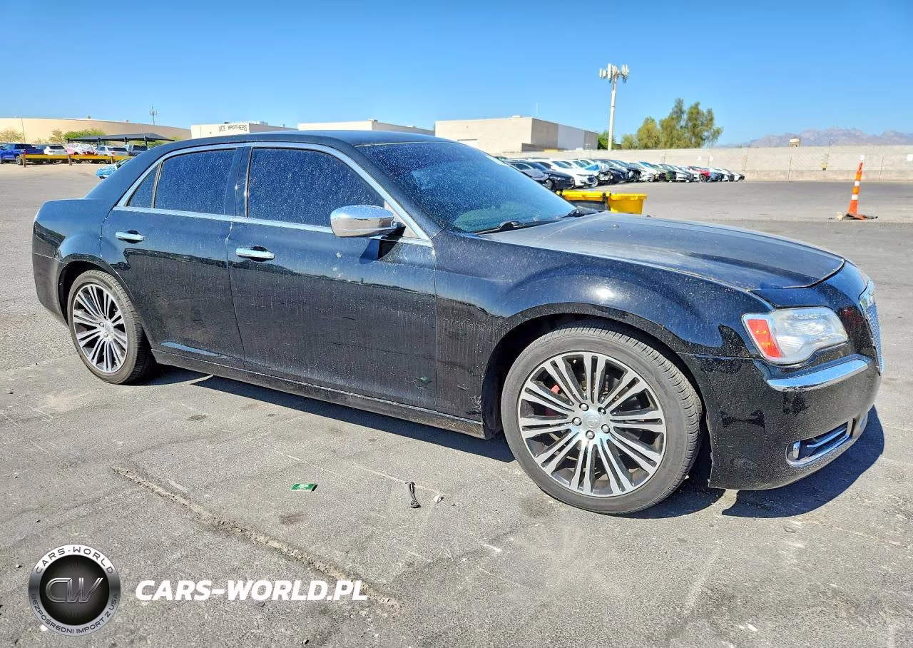 2013 Chrysler 300C VIN:2C3CCAET4DH675787 - 4