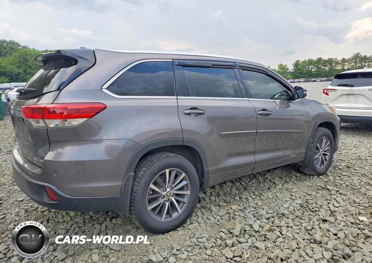2017 Toyota Highlander Xle VIN:5TDJZRFH4HS415407 - 3