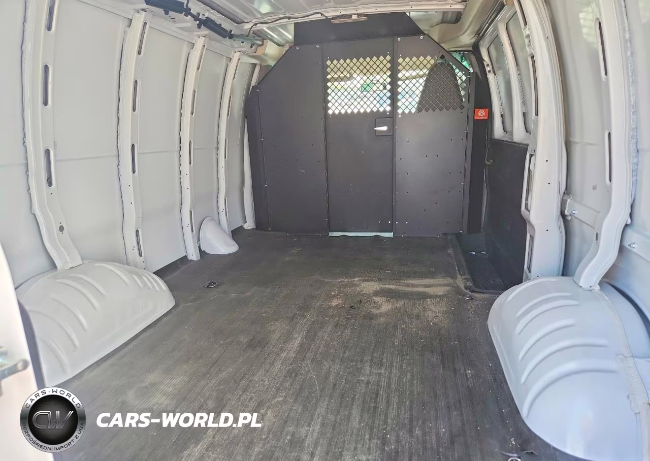 2025 Chevrolet Express 2500 Cargo Delivery Van VIN:1GCWGAFP5S1182193 - 10
