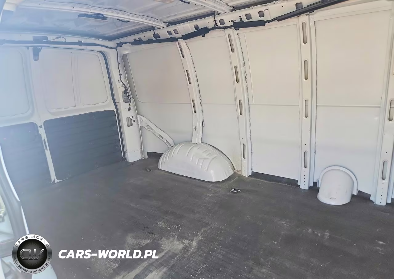 2025 Chevrolet Express 2500 Cargo Delivery Van VIN:1GCWGAFP5S1182193 - 11